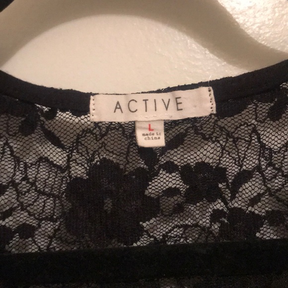 Lace black crop top with exposed back short sleeve - Picture 2 of 6